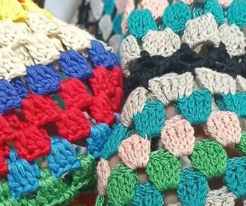 The difference between hand-crocheted sweaters and machine-crocheted sweaters